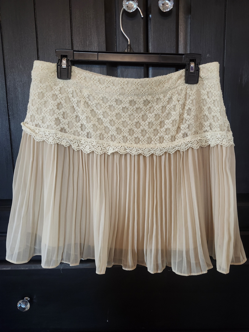 Umgee Cream Lace Trim Pleated Mini Skirt